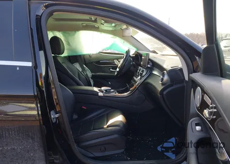 2017 Mercedes-Benz Glc 300 Coupe 4Matic z USA, uszkodzony, nr VIN WDC0J4KB7HF275323